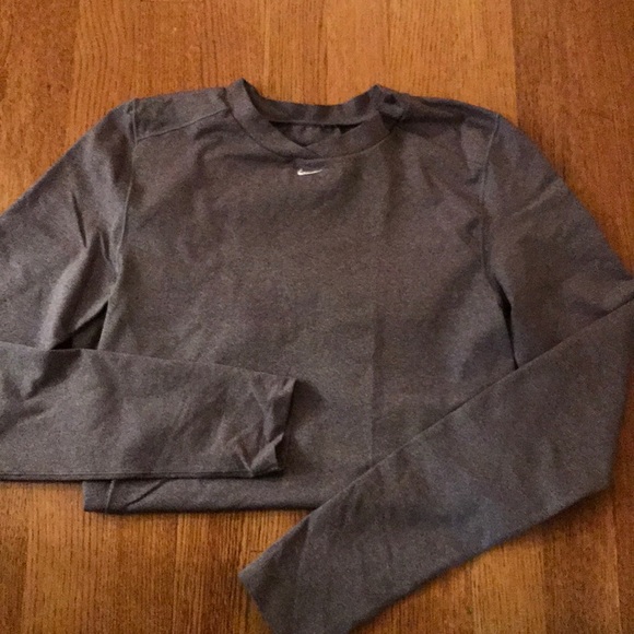 Nike workout shirt - Picture 1 of 3